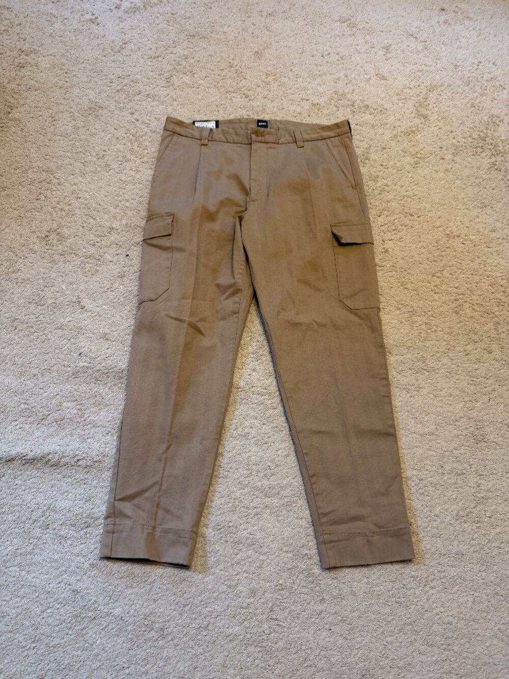 BOSS Men's Perin Beige Pleated Tapered Leg Cargo Pants Size 38 Brand New!